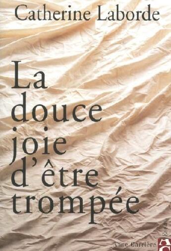 Couverture du livre « La douce joie d'être trompée » de Catherine Laborde aux éditions Anne Carriere