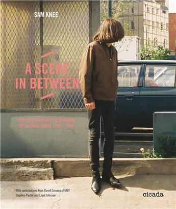 Couverture du livre « A scene in between » de Knee Sam aux éditions Cicada