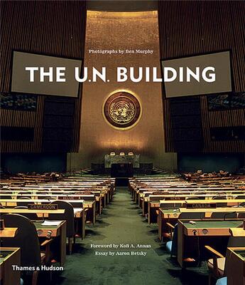 Couverture du livre « The u.n building » de  aux éditions Thames & Hudson