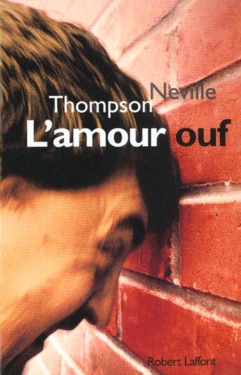 Couverture du livre « L'amour ouf » de Neville Thompson aux éditions Robert Laffont