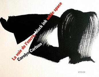 Couverture du livre « La voie de l'encre ; black ink white space » de Carolyn Carlson aux éditions Actes Sud