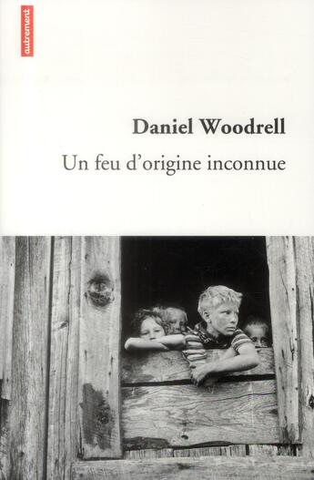 Couverture du livre « Un feu d'origine inconnue » de Daniel Woodrell aux éditions Autrement