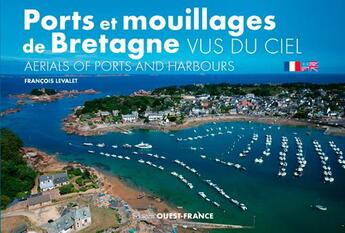 Couverture du livre « Ports et mouillages de Bretagne vus du ciel / aerials of ports and harbours » de Francois Levalet aux éditions Ouest France