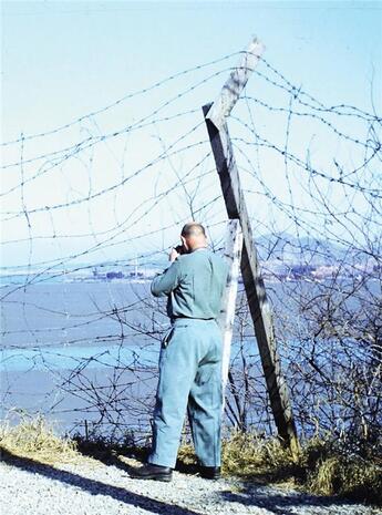 Couverture du livre « State fiction : le regard de la mission neutre suisse dans la zone démilitarisée coréenne » de Denise Bertschi et Hans-Ilrich Jost et Heonik Kwon aux éditions Centre De La Photo De Geneve