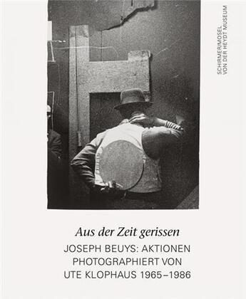 Couverture du livre « Ute Klophaus : aus der zeit gerissen ; Joseph Beuys : aktionen » de Ute Klophaus aux éditions Schirmer Mosel