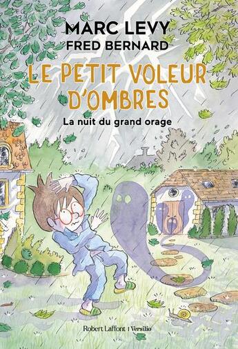 Couverture du livre « Le petit voleur d'ombres Tome 6 : la nuit du grand orage » de Marc Levy et Fred Bernard aux éditions Robert Laffont / Versilio