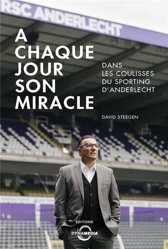 Couverture du livre « À chaque jour son miracle ; dans les coulisses du Sporting d'Anderlercht » de David Steegen aux éditions Dynamedia