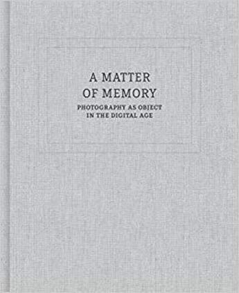 Couverture du livre « A matter of memory ; photo as object in the digital age » de Bruce Barnes aux éditions Dap Artbook