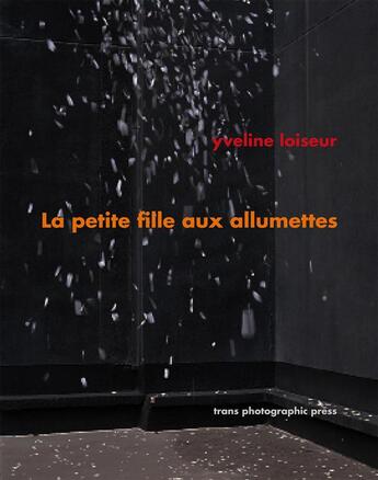 Couverture du livre « La petite fille aux allumettes » de Yveline Loiseur aux éditions Trans Photographic Press