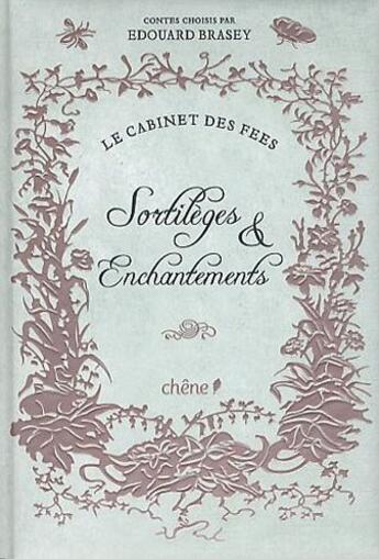 Couverture du livre « Sortilèges et enchantements ; le cabinet des fées » de Edouard Brasey aux éditions Chene