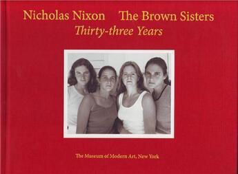 Couverture du livre « Nicholas nixon the brown sisters thirty-three years » de Nicholas Nixon aux éditions Moma