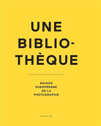 Couverture du livre « Une bibliothèque ; Maison européenne de la photographie » de Irene Attinger aux éditions Actes Sud