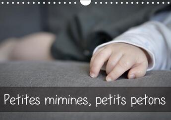 Couverture du livre « Petites mimines petits petons calendrier mural 2018 din a4 h - photos de mains et pieds d enf » de Capellaro N aux éditions Calvendo