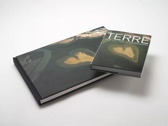 Couverture du livre « La grande Terre ; collector » de Yann Arthus-Bertrand aux éditions La Martiniere