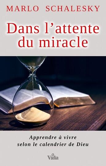 Couverture du livre « Dans l'attente du miracle ; apprendre à vivre selon le calendrier de Dieu » de Marlo Schalesky aux éditions Vida