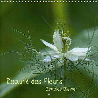 Couverture du livre « Petite ou grande chaque fleur » de Beatrice Biewer aux éditions Calvendo