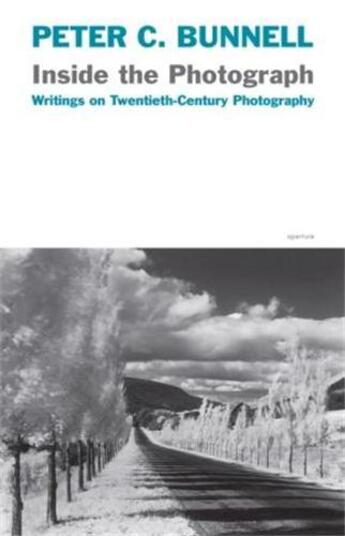 Couverture du livre « Inside the photograph writings on twentieth-century photography » de Bunnell Peter C aux éditions Aperture