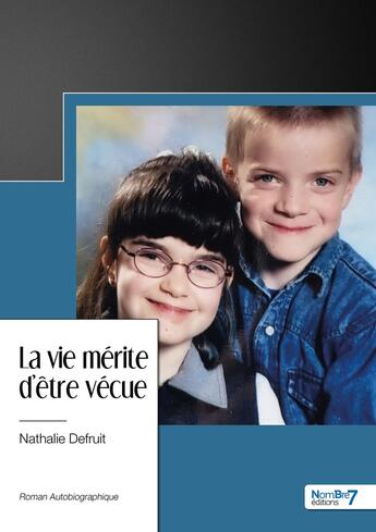 Couverture du livre « La vie mérite d'être vécue » de Nathalie Defruit aux éditions Nombre 7