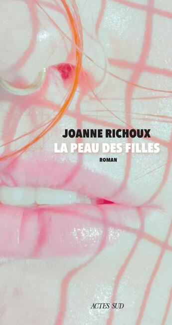 Couverture du livre « La peau des filles » de Richoux Joanne aux éditions Actes Sud