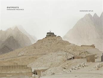 Couverture du livre « Donovan wylie outposts » de Donovan Wylie aux éditions Steidl