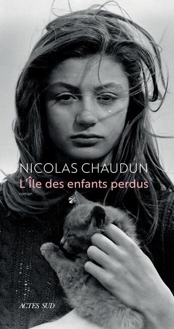 Couverture du livre « L'Île des enfants perdus ; dans l'enfer de Carné » de Nicolas Chaudun aux éditions Actes Sud