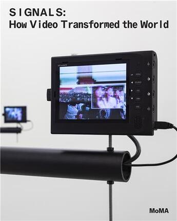 Couverture du livre « Signals : the politics of video » de Michelle Kuo et Stuart Comer aux éditions Moma