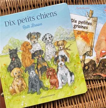 Couverture du livre « Dix petits chiens » de Ruth Brown aux éditions Gallimard-jeunesse