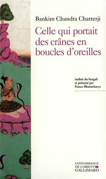 Couverture du livre « Celle qui portait des cranes en boucles d'oreilles » de Bankim-Chandra Chatterji aux éditions Gallimard