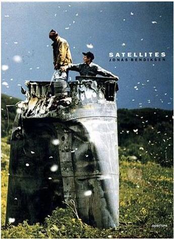 Couverture du livre « Jonas bendiksen satellites photographs from the fringes of the former soviet union » de Jonas Bendiksen aux éditions Aperture