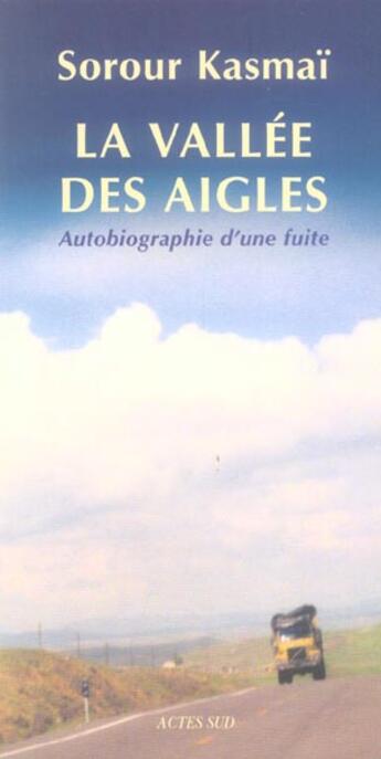 Couverture du livre « La vallée des aigles ; autobiographie d'une fuite » de Sorour Kasmai aux éditions Actes Sud