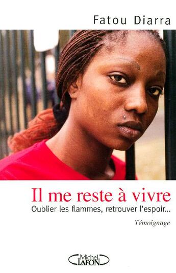 Couverture du livre « Il me reste a vivre - oublier les flammes, retrouver l'espoir » de Fatou Diarra aux éditions Michel Lafon