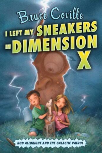 Couverture du livre « I Left My Sneakers in Dimension X » de Bruce Coville aux éditions Aladdin