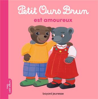 Couverture du livre « Petit Ours brun est amoureux » de Marie Aubinais et Daniele Bour aux éditions Bayard Jeunesse