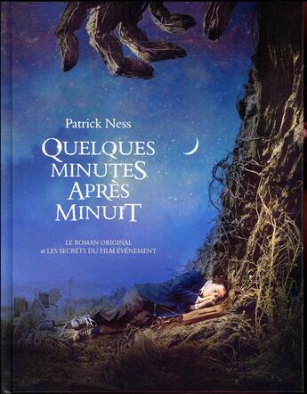 Couverture du livre « Quelques minutes apres minuit » de Patrick Ness et Jim Kay aux éditions Gallimard-jeunesse