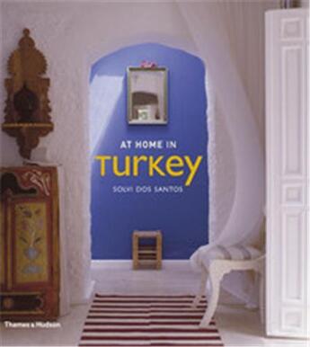 Couverture du livre « At home in turkey » de Solvi Dos Santos aux éditions Thames & Hudson