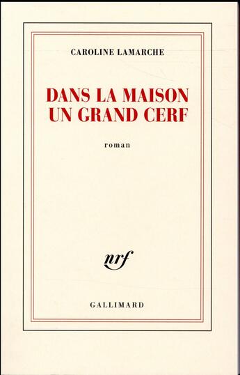 Couverture du livre « Dans la maison un grand cerf » de Caroline Lamarche aux éditions Gallimard