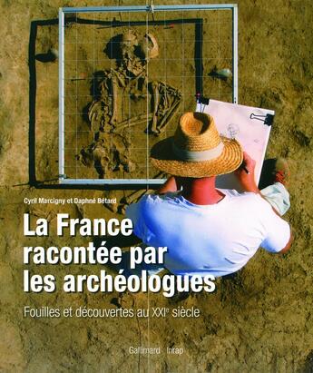 Couverture du livre « La France racontée par les archéologues ; fouilles et découvertes au XXIe siècle » de Daphne Betard et Cyril Marcigny aux éditions Gallimard