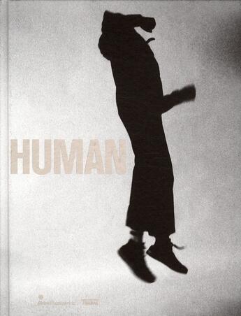 Couverture du livre « Human ; le corps dans l'art contemporain (1960-1990) » de Joan Tovar aux éditions Skira Paris