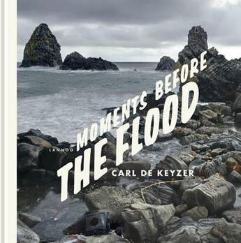 Couverture du livre « Moments before the flood » de Carl De Keyzer aux éditions Lannoo