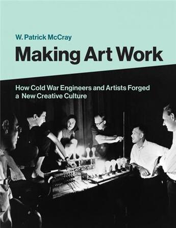 Couverture du livre « Making art work : how cold war engineers and artists forged a new creative culture » de Mccray W. Patrick aux éditions Mit Press