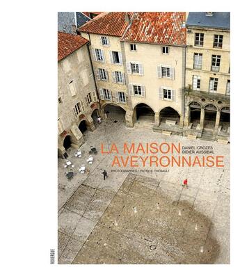 Couverture du livre « La maison aveyronnaise » de Daniel Crozes et Didier Aussibal et Patrice Thebault aux éditions Rouergue