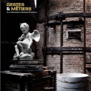 Couverture du livre « Gestes et métiers de la manufacture nationale de Sèvres » de Nicolas Heron aux éditions Vilo