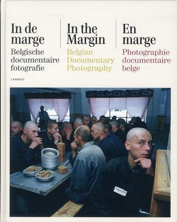 Couverture du livre « En marge ; photographie documentaire belge » de  aux éditions Editions Racine