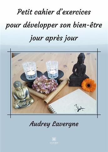 Couverture du livre « Petit cahier d'exercices pour développer son bien-être jour après jour » de Audrey Lavergne aux éditions Le Lys Bleu