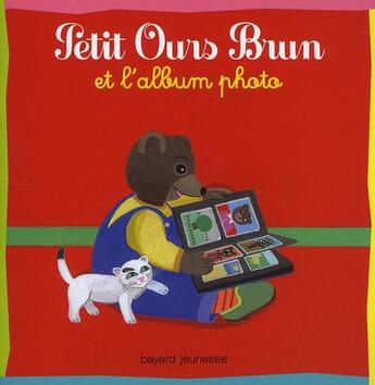 Couverture du livre « Petit Ours Brun et l'album photo » de Marie Aubinais et Daniele Bour aux éditions Bayard Jeunesse