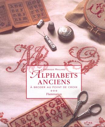 Couverture du livre « Alphabets anciens - a broder au point de croix » de Veronique Maillard aux éditions Flammarion