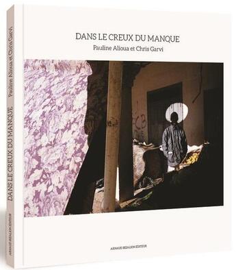 Couverture du livre « Dans le creux du manque » de Pauline Alioua et Chris Garvi aux éditions Arnaud Bizalion