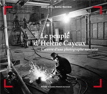 Couverture du livre « Le peuple d'Hélène Cayeux : l'oeuvre d'une photographe nantaise » de Alain Croix et Xavier Nerriere aux éditions Centre D'histoire Du Travail