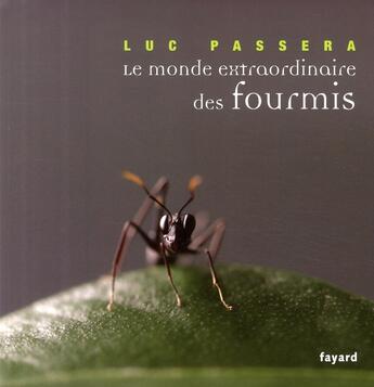 Couverture du livre « Le monde extraordinaire des fourmis » de Luc Passera aux éditions Fayard