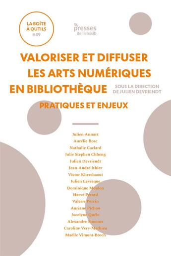 Couverture du livre « Valoriser et diffuser les arts numeriques en bibliotheque - pratiques et enjeux » de Julien Devriendt aux éditions Enssib